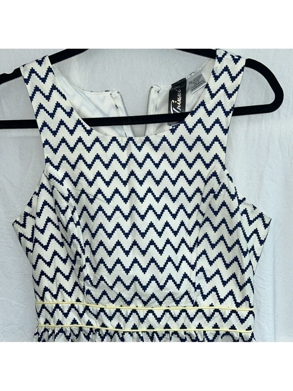 NWT: Sleeveless Print Dress: size Medium - Picture 3 of 8